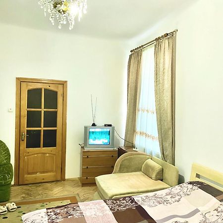 Квартира Між Вокзалом І Центром 리비프 외부 사진